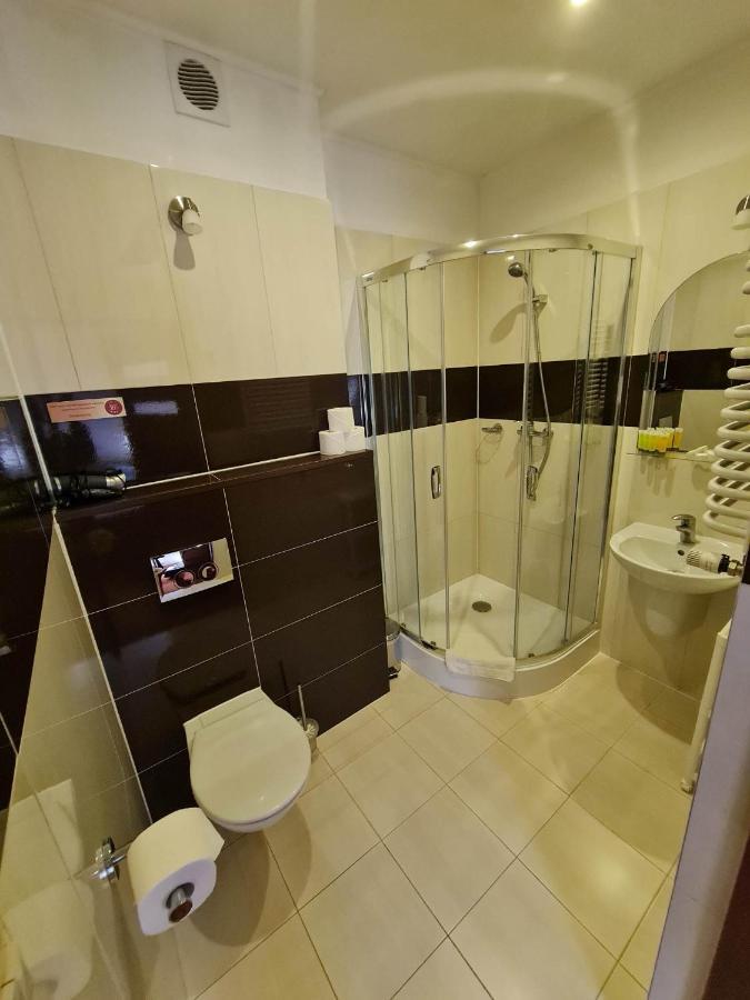 Hotel 365 Кельце Экстерьер фото
