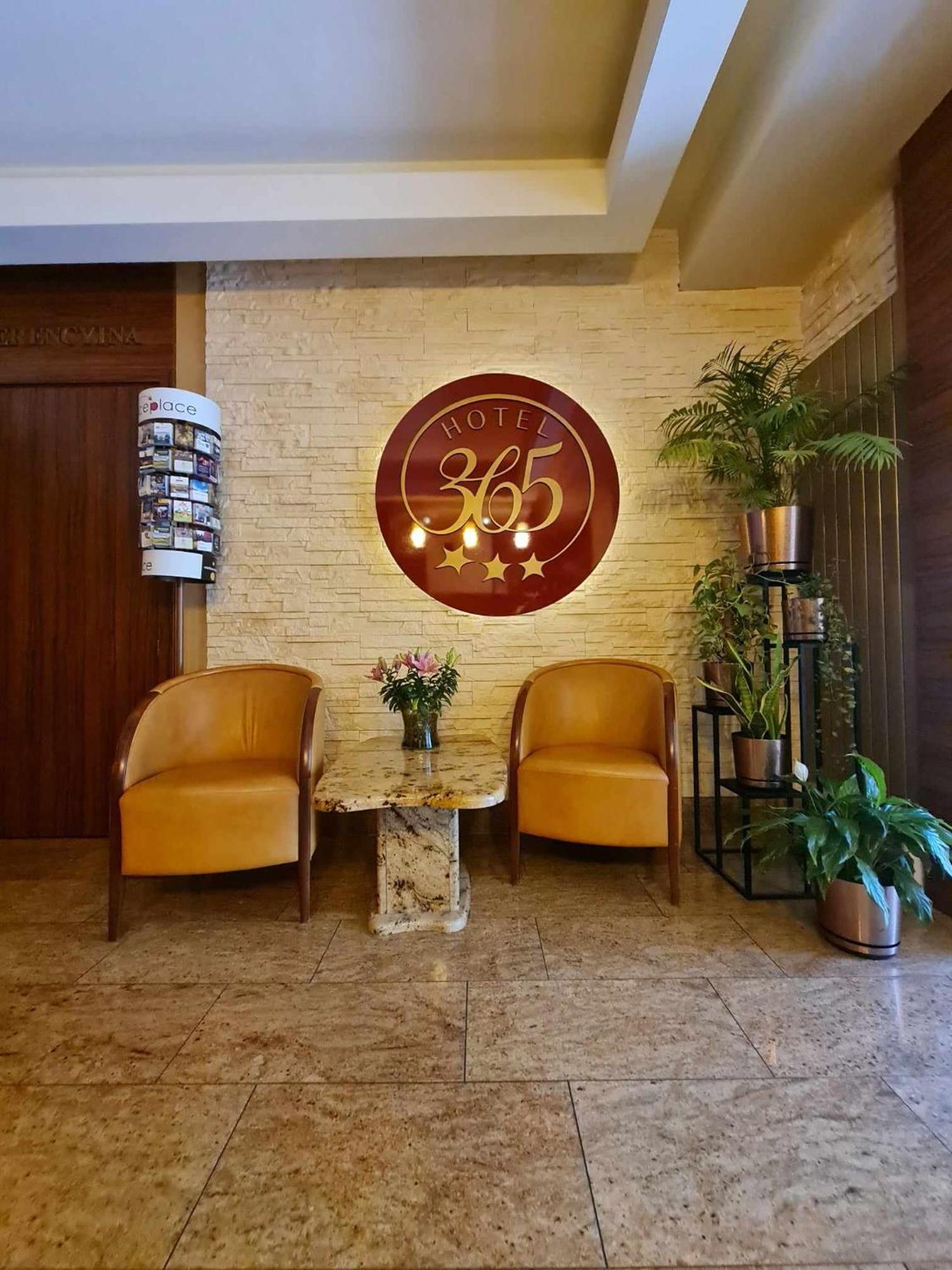 Hotel 365 Кельце Экстерьер фото