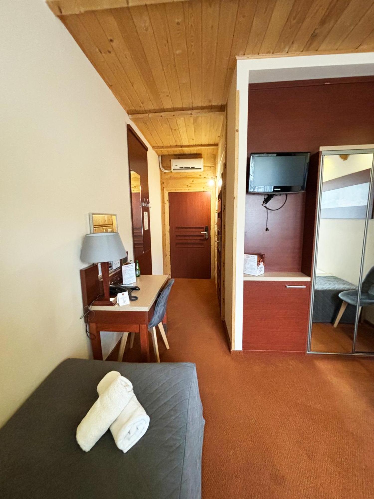 Hotel 365 Кельце Экстерьер фото