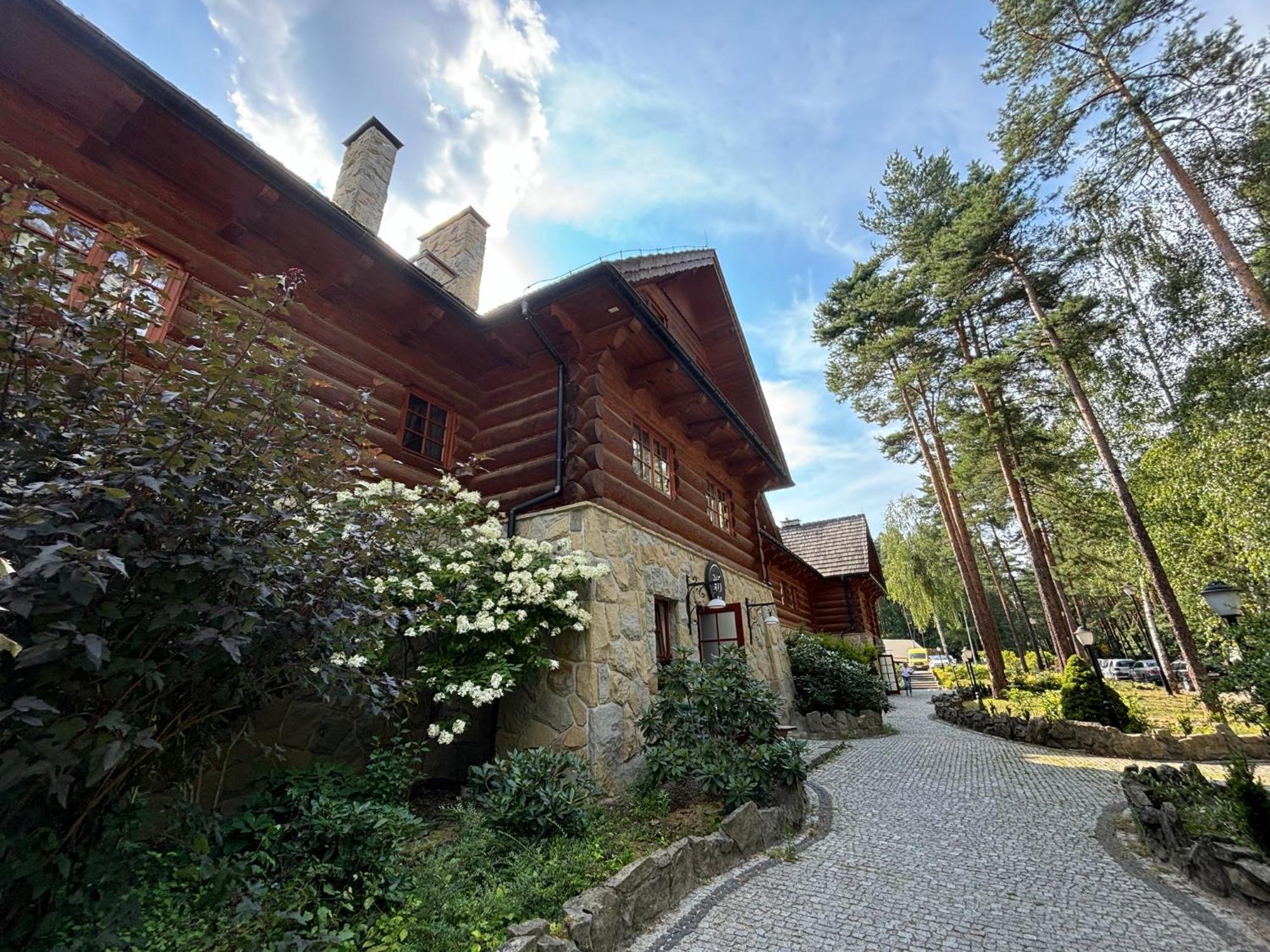 Hotel 365 Кельце Экстерьер фото