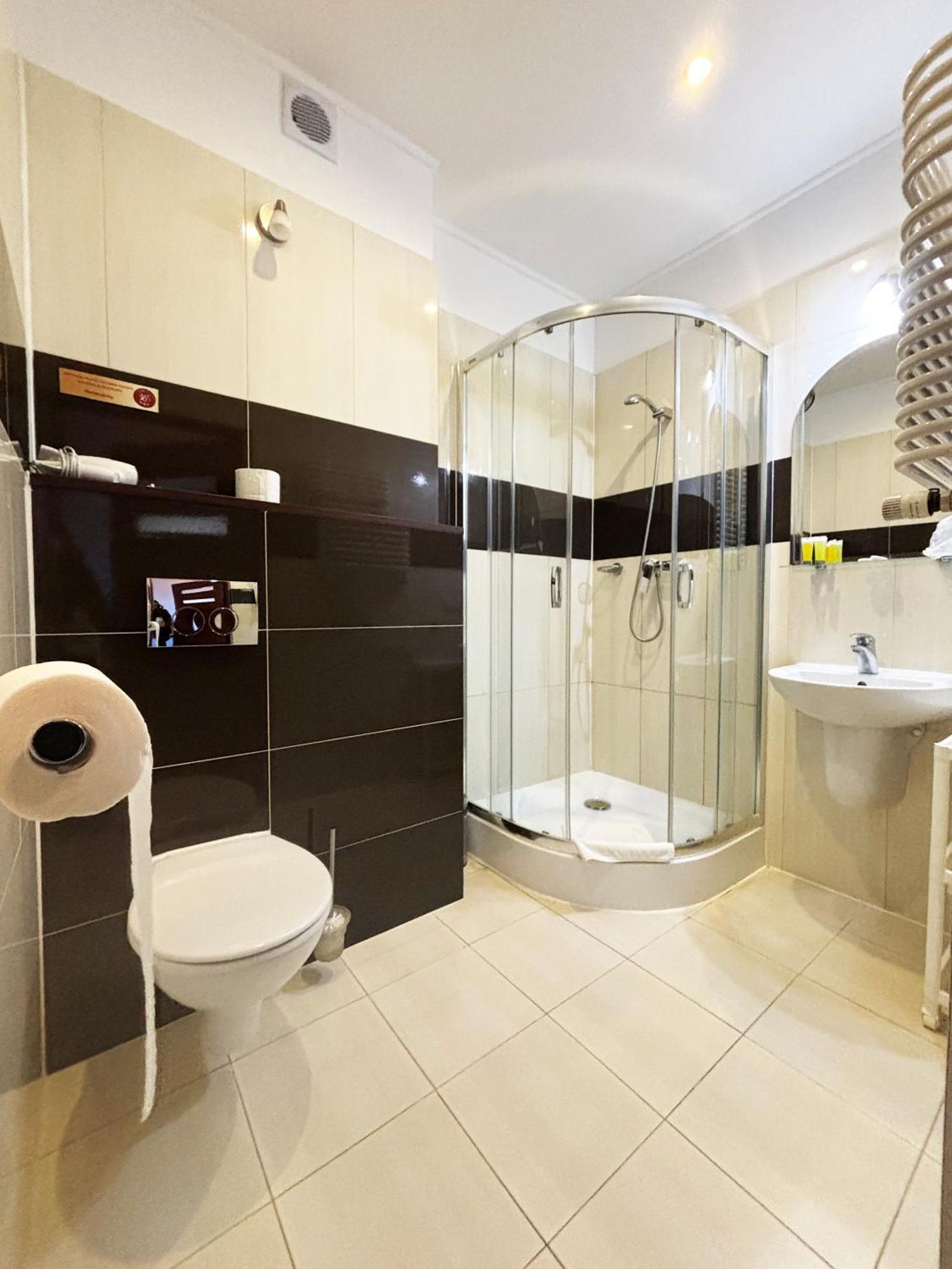 Hotel 365 Кельце Экстерьер фото