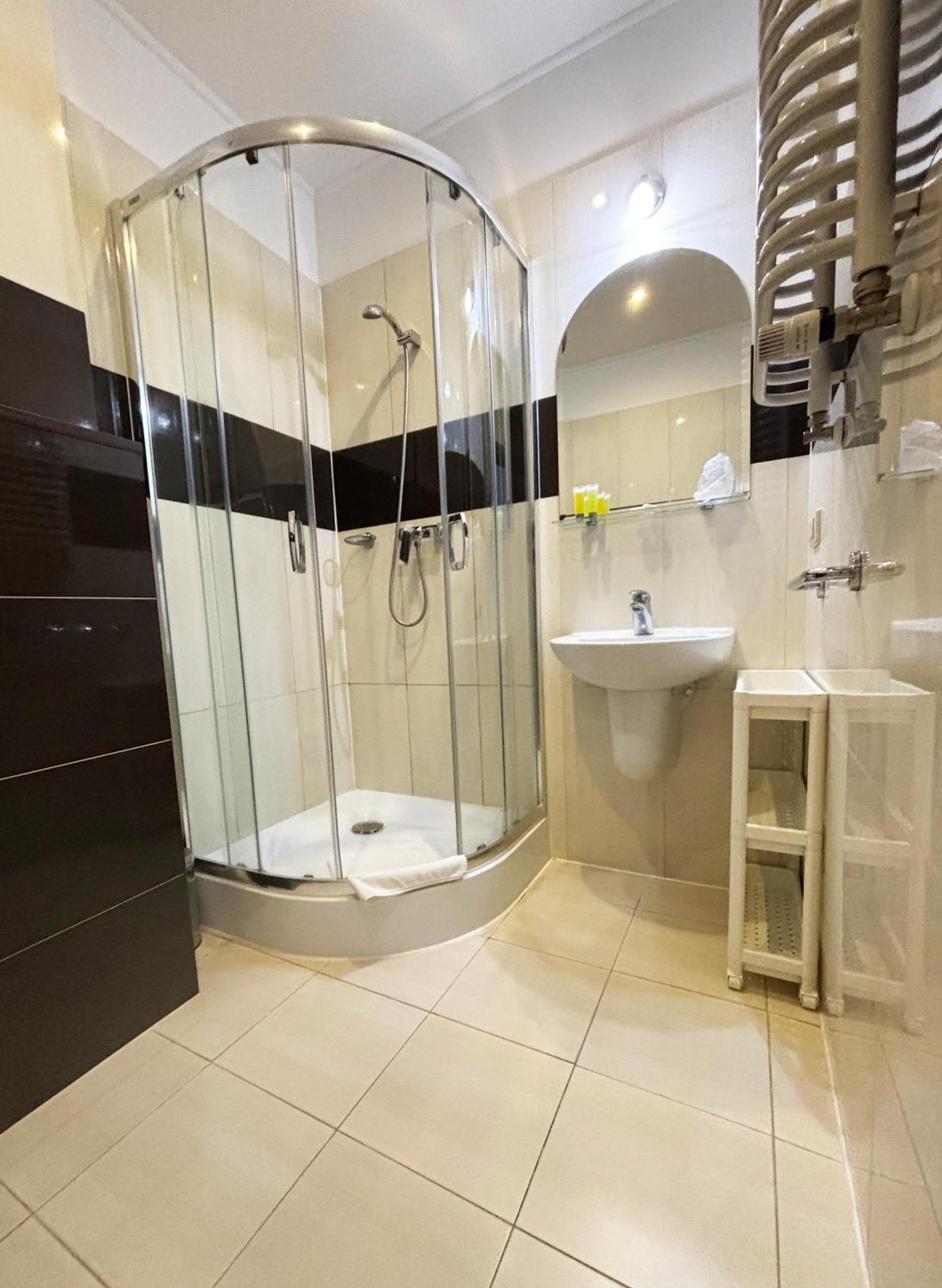 Hotel 365 Кельце Экстерьер фото